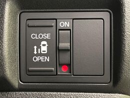 【パワースライドドア】スマートキーや運転席のスイッチでスライドドアの開閉が可能♪電動だから力を入れてドアを開ける必要が無く、小さいお子様でも、重い荷物を持っている時もラクに開け閉めできます♪