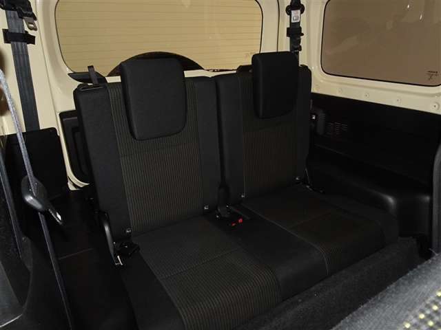 人の触れるシートは念入りに清掃・消臭を実施しております。