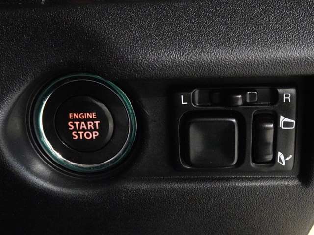キーは鞄でラクチン始動、スマートキーを装備しています。