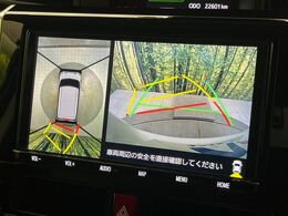 【パノラミックビューモニター】専用のカメラにより、上から見下ろしたような視点で360度クルマの周囲を確認することができます☆死角部分も確認しやすく、狭い場所での切り返しや駐車もスムーズに行えます。