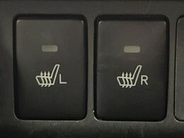 【シートヒーター】寒い日に重宝するシートヒーター！エアコンより早く温まってくれるので寒がりの人も安心ですね♪エアコンの温風は乾燥するから苦手、という方にもをおすすめです。