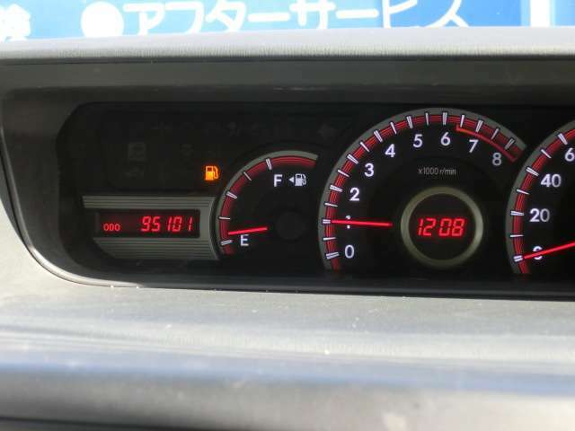 見やすいメーターパネル♪走行距離は95,101kmです！