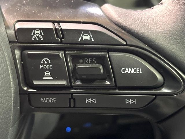 【レーダークルーズコントロール】高速道路での長距離走行が楽に！！自動で速度を保つクルーズコントロールが、衝突軽減システムと連携し、前方の車両を感知して車間を保つように速度調節してくれます！！