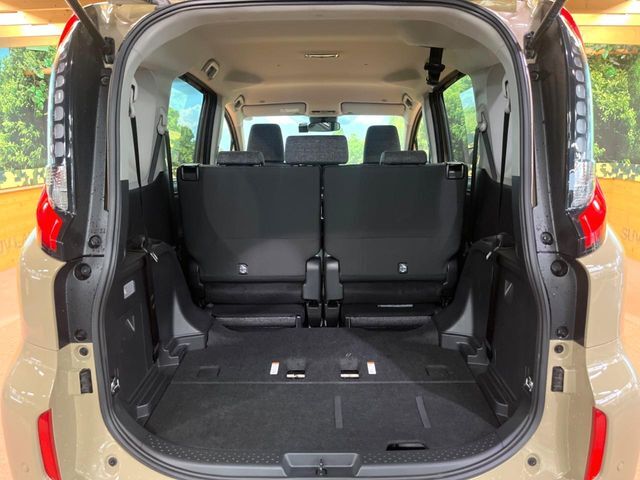 普段のお買い物や通勤、送迎等に十分な荷室スペースを確保しております。セカンドシートを倒すと、大きな荷物の積載も可能です♪