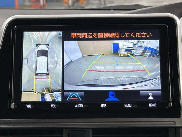 パノラミックビューモニターシステムが付いているので車の上から見た映像が確認できますよ。　一目で車両周辺の情報を確認できますが、直接安全をご確認下さい。