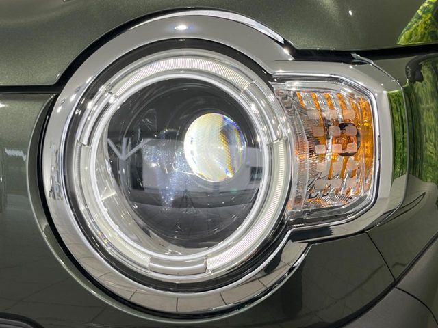 【LEDヘッドライト】悪天候や夜間走行時も良好な視界を確保し安心して運転できる高輝度LEDヘッドライトを装備！点灯速度が早く、消費電力も抑えられています。