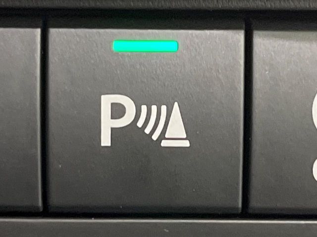 【クリアランスソナー】バンパーに付いたセンサーが障害物を検知！一定の距離に近づくとアラートで教えてくれます♪狭い駐車スペースや車庫入れ時も安心ですね☆