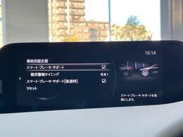 【スマートブレーキサポート】走行中に前方の車両等を認識し、衝突しそうな時は警報とブレーキで衝突回避と被害軽減をアシスト。より安全にドライブをお楽しみいただけます。