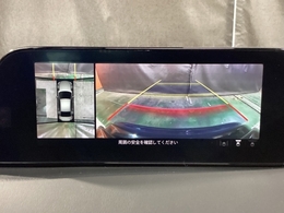 狭い場所での駐車やすれ違いなどでより的確な運転操作に役立つ360°ビューモニターが装備されています。