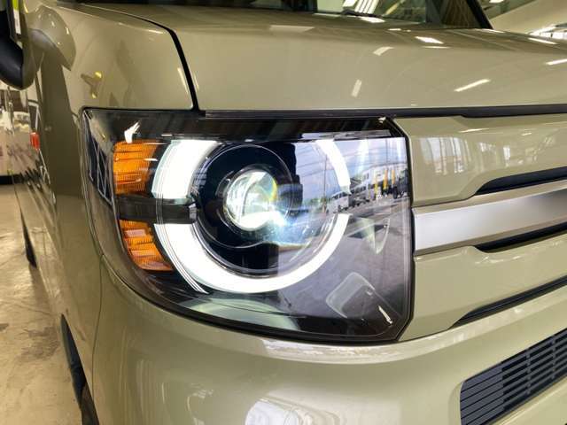 LEDヘッドライト装備で夜道もスッキリとした視界で安心して運転出来ます！