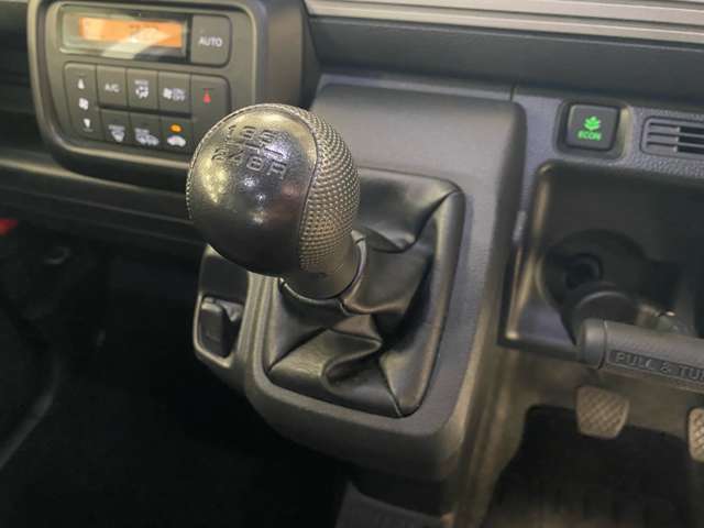 ミッションはインパネ6MT！マニュアル車です！