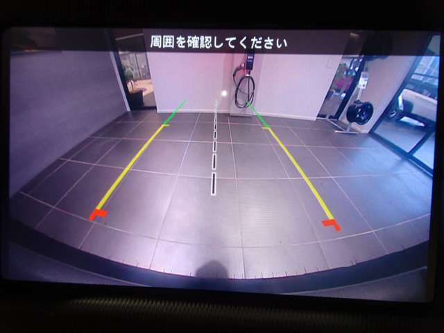 バックカメラガイド線付きなので運転に不安なお客様でもご安心くださいませ。