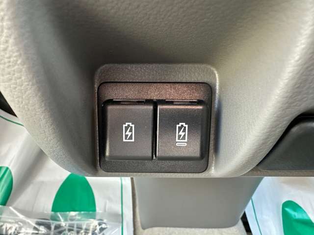 運転席USBポート付きです。