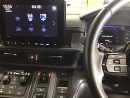 ホンダ純正メモリーナビ搭載なので、遠方へのドライブもお任せ下さい！ステアリング左手側にオーディオ関連のコントロールスイッチを配置しています。操作時は視線を逸らすことなく運転に集中できます