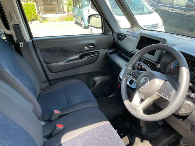 運転席は使用感などなく綺麗な状態です！匂いなど気になる方は是非ご来店ください！