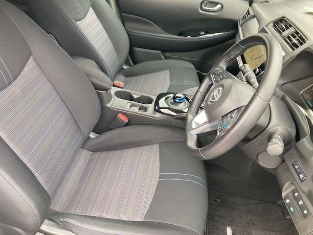運転席まわりになります。実際に乗って頂き乗り心地をご体験してみてください。