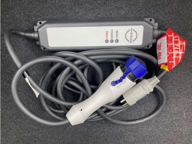 普通充電用の充電ケーブルを搭載しております。