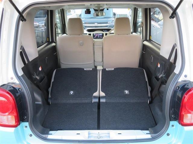 後部座席を倒すと広い荷台を確保できます！