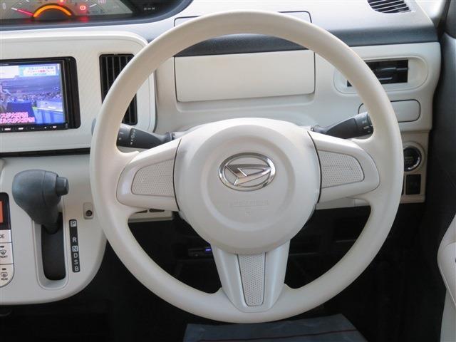 【ステアリング】ステアリングは多少使用感はございますが大きなスレ等はございません。