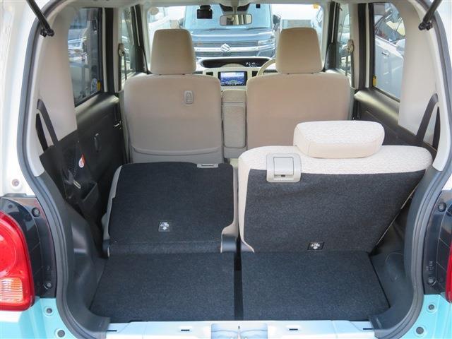 後部座席の背面は左右個別にリクライニング出来る仕様です。