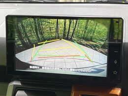 【バックカメラ】駐車時に後方がリアルタイム映像で確認できます。大型商業施設や立体駐車場での駐車時や、夜間のバック時に大活躍！運転スキルに関わらず、今や必須となった装備のひとつです！