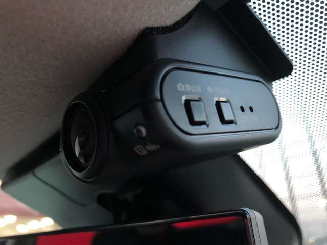 車内や、車側面、リヤガラス越しの後方撮影が可能です♪
