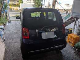 明るく元気なスタッフが1台1台丁寧に内外装クリーニング、点検・整備を行っております。