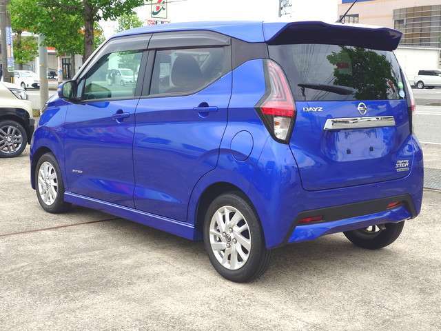 【保険】自動車保険のスペシャリストがお客様の立場になってお客様に最適な自動車保険のご提案や万が一の時の事故対応にあたりますので、ご安心ください。