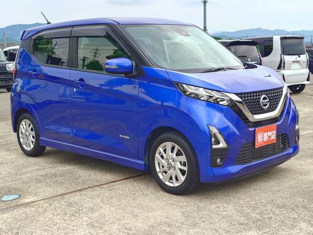 新車と同様の保証（有料）がつけられます。また各地域の店舗に最新の大型整備工場とプロメカニックが常駐しておりアフターメンテナンスもお任せください。