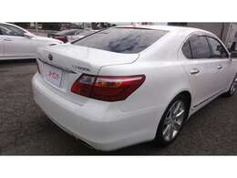 全国どこでも登録納車可能です。各種ローンも取り扱い御座いますので一度お問い合わせ下さい。