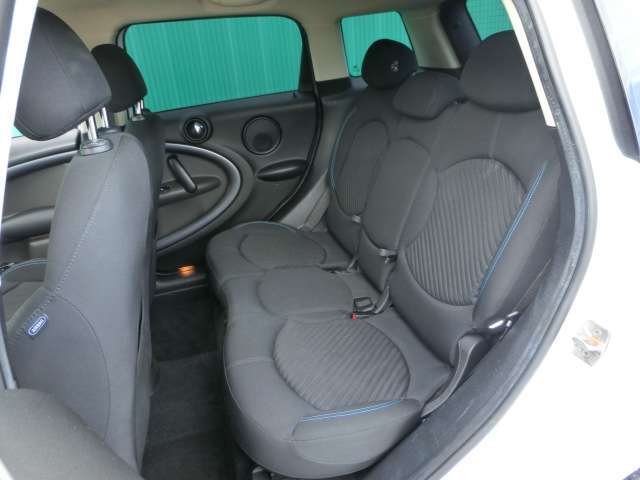 ☆リアシートも充分スペース御座います☆