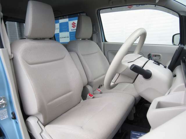 毎回座るフロントシート。運転席は必ず使用する部分ですので、座り心地が重要です！