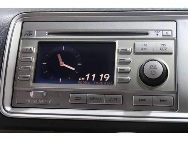 純正CDチューナーを装備☆お気に入りの音楽をお楽しみいただけます☆各種ナビ取り付けも当店にて対応可能です！是非ご相談くださいませ☆
