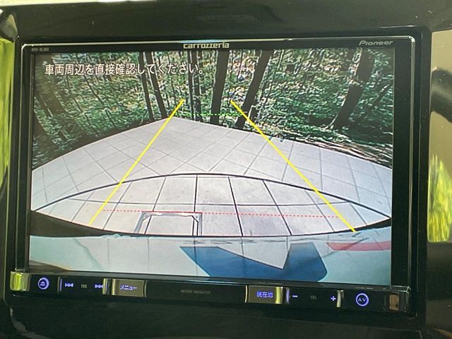 【バックカメラ】駐車時に後方がリアルタイム映像で確認できます。大型商業施設や立体駐車場での駐車時や、夜間のバック時に大活躍！運転スキルに関わらず、今や必須となった装備のひとつです！