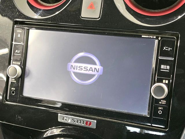 【純正ナビ】人気の純正ナビを装備しております。ナビの使いやすさはもちろん、オーディオ機能も充実！キャンプや旅行はもちろん、通勤や買い物など普段のドライブも楽しくなるはず♪