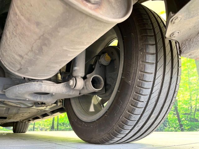 お車を安心してお乗りいただく為には、足回りの定期点検が欠かせません。サービスサポート（有償保証）では無料点検もご提供しており、安心のカーライフをお過ごしいただけるサポート体制が整っています。