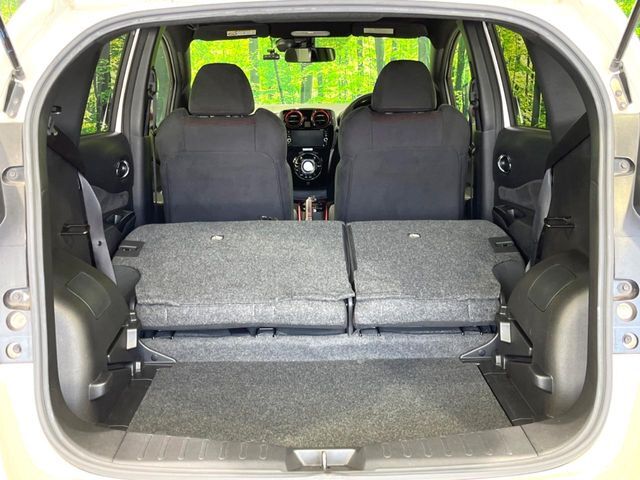 普段のお買い物や通勤、送迎等に十分な荷室スペースを確保しております。セカンドシートを倒すと、大きな荷物の積載も可能です♪