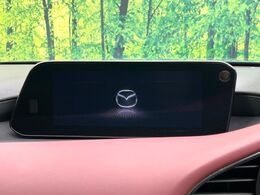 【メーカー純正ナビ】インテリアに溶け込むスタイリッシュな「専用設計」メーカーナビを装備♪視認性や操作性など基本性能にも優れ、より上質なカーライフをお楽しみいただけます。