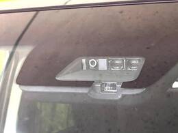 【三菱e-Assist】走行中に前方の車両等を認識し、衝突しそうな時は警報とブレーキで衝突回避と被害軽減をアシスト。より安全にドライブをお楽しみいただけます。