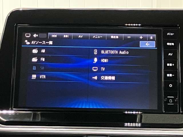 BlutoothオーディオやHDMI（ユニットを取り付けする必要があります）など接続出来ますので音楽を聴きながら楽しくドライブが出来ます！！