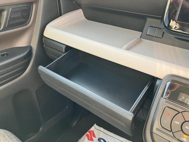 【収納】ビックオープントレー/インパネドリンクホルダー/インパネボックス☆インパネボックスには薄型のボックスティッシュを入れることができますよ☆意外とBOXティッシュの置き場って困りますもんね！便利！