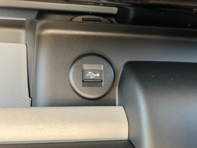 【便利】USB電源ソケット装備◎スマホ連携で地図アプリの表示や音楽再生が可能◎携帯電話などの充電にも便利です◎