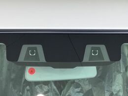 【スズキ　セーフティサポート】走行中に前方の車両等を認識し、衝突しそうな時は警報とブレーキで衝突回避と被害軽減をアシスト。より安全にドライブをお楽しみいただけます。