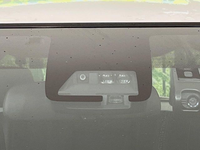 【トヨタセーフティセンス】走行中に前方の車両等を認識し、衝突しそうな時は警報とブレーキで衝突回避と被害軽減をアシスト。より安全にドライブをお楽しみいただけます。