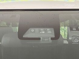 【トヨタセーフティセンス】走行中に前方の車両等を認識し、衝突しそうな時は警報とブレーキで衝突回避と被害軽減をアシスト。より安全にドライブをお楽しみいただけます。