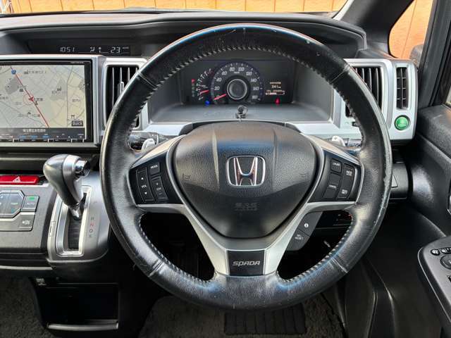 長距離、スポーツ、街乗り等のドライブでもグリップしやすく疲れにくいハンドルです♪