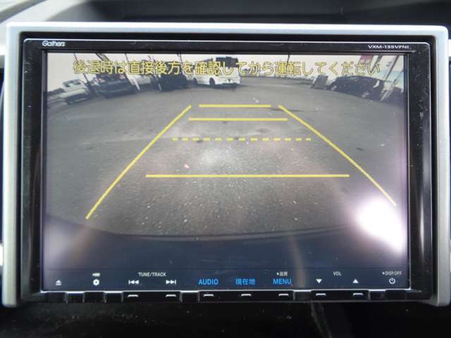 バックカメラがついて後方確認が簡単にできます☆苦手としている車庫入れ等も安心して出来ますね♪凄く需要の高い装備ですので、最初から付いていれば言う事なしですよね♪