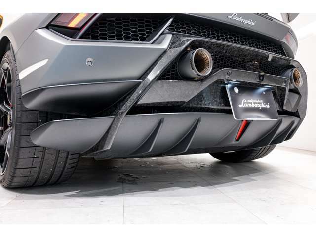 Air vents in carbon fiber