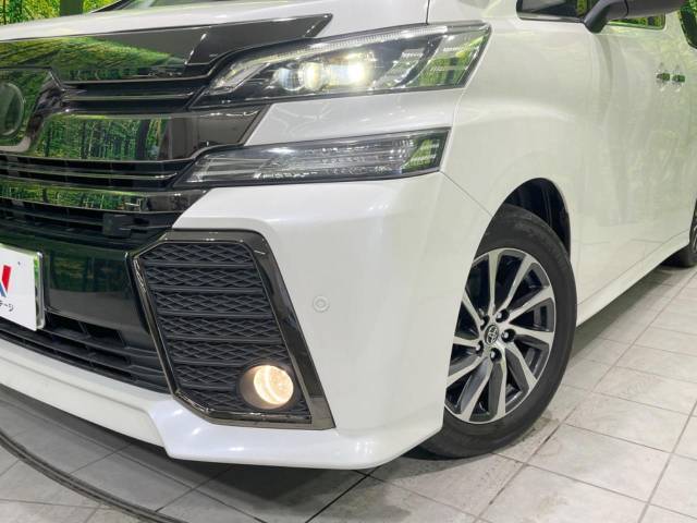 【LEDヘッドライト】悪天候や夜間走行時も良好な視界を確保し安心して運転できる高輝度LEDヘッドライトを装備！点灯速度が早く、消費電力も抑えられています。