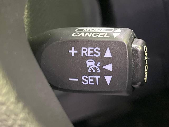 【レーダークルーズコントロール】高速道路での長距離走行が楽に！！自動で速度を保つクルーズコントロールが、衝突軽減システムと連携し、前方の車両を感知して車間を保つように速度調節してくれます！！